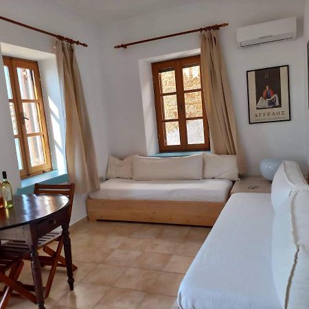Villa Amalia Chalki Town Extérieur photo