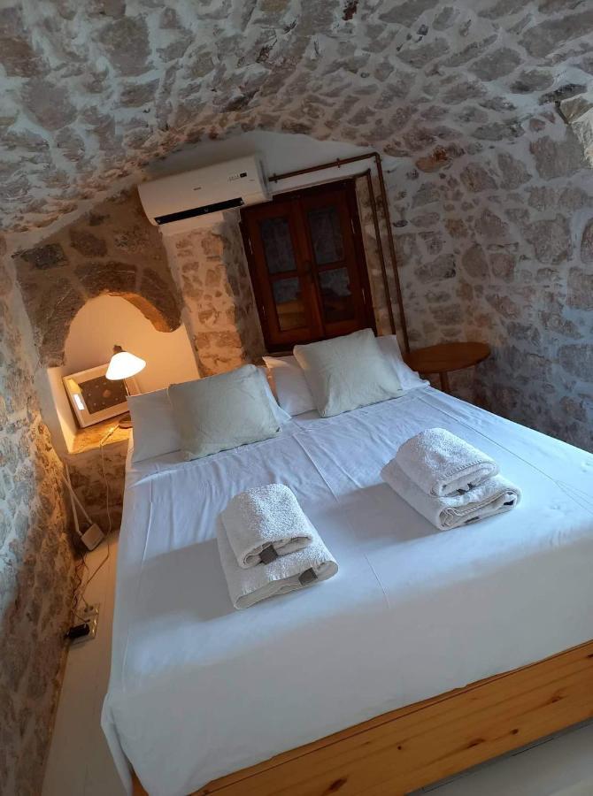 Villa Amalia Chalki Town Extérieur photo