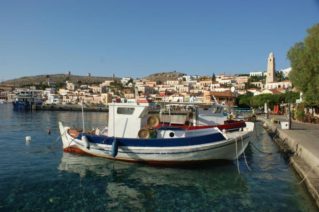 Villa Amalia Chalki Town Extérieur photo